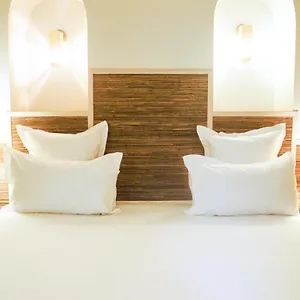 Hotel Habituel, Parigi