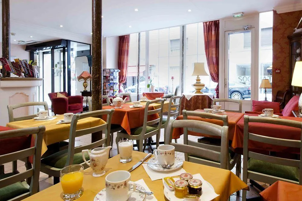 Hotel Courcelles Médéric Parigi