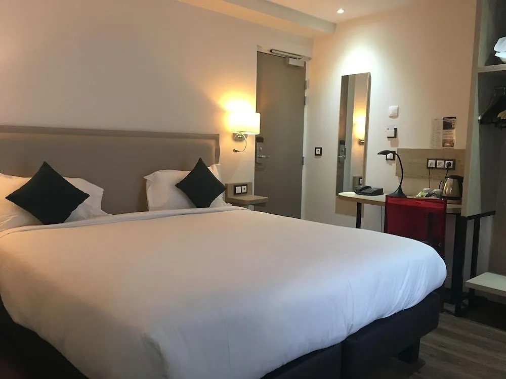 Hotel Courcelles Médéric Parigi