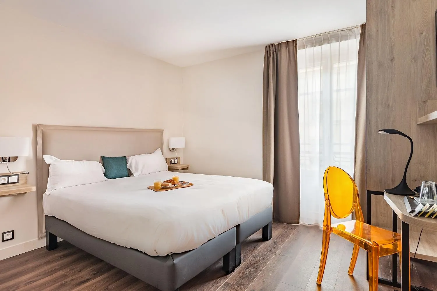 Hotel Courcelles Médéric Parigi 3*,