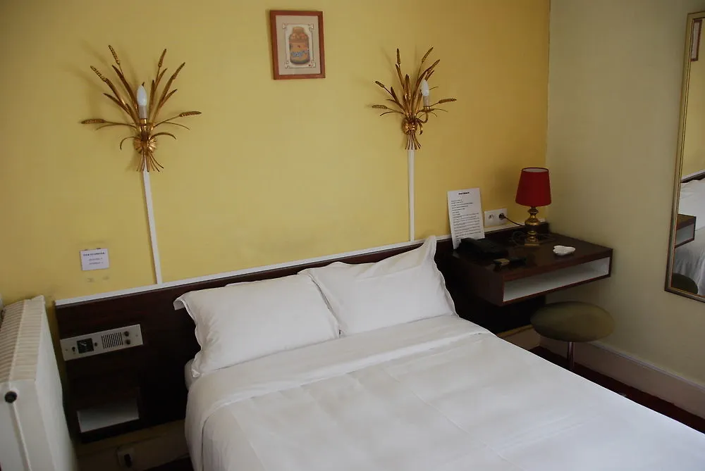 Courcelles Mederic Otel Paris