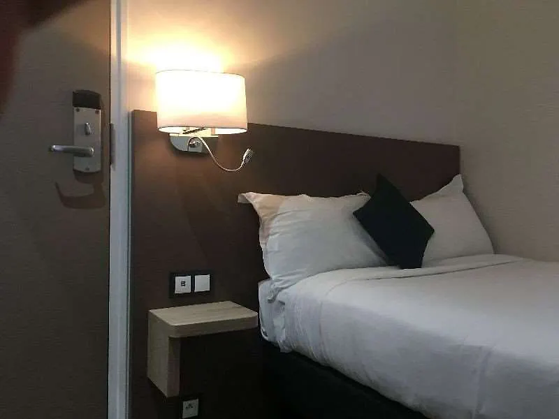 Hotel Courcelles Médéric Parigi