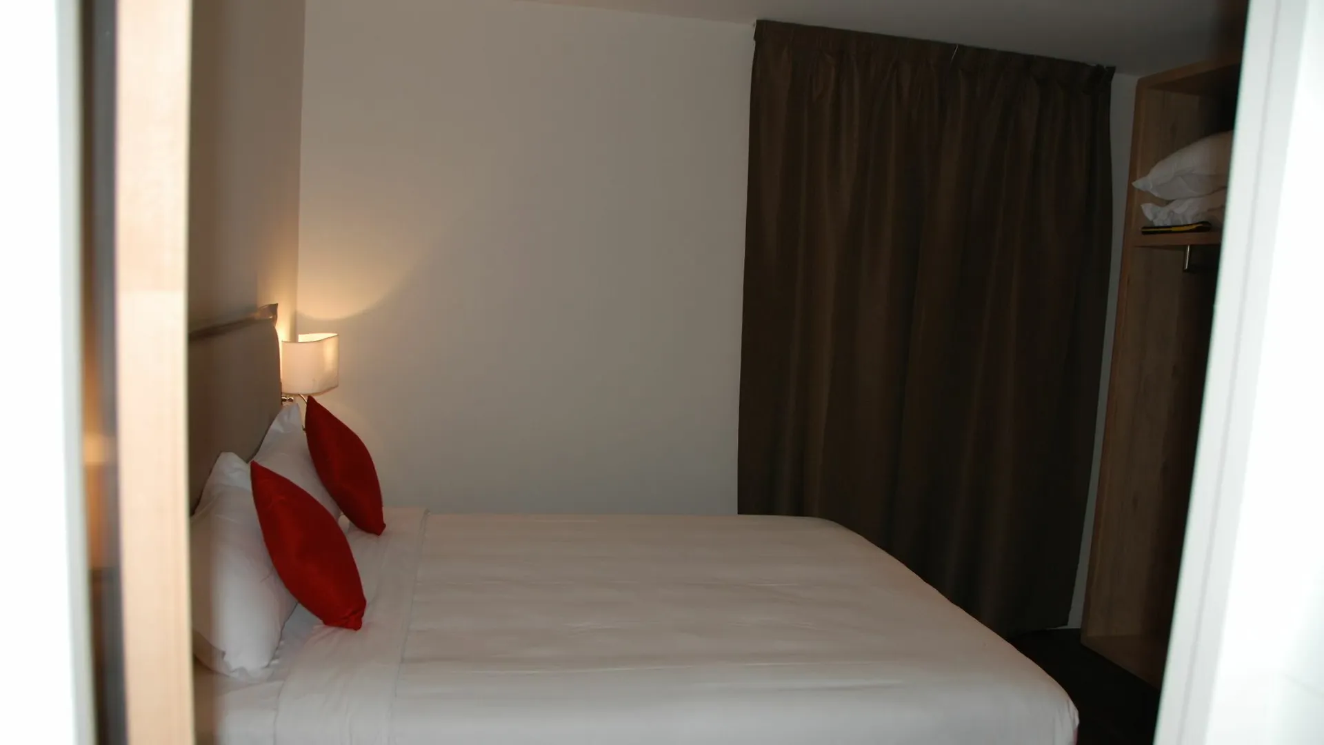 Hotel Courcelles Médéric Parigi