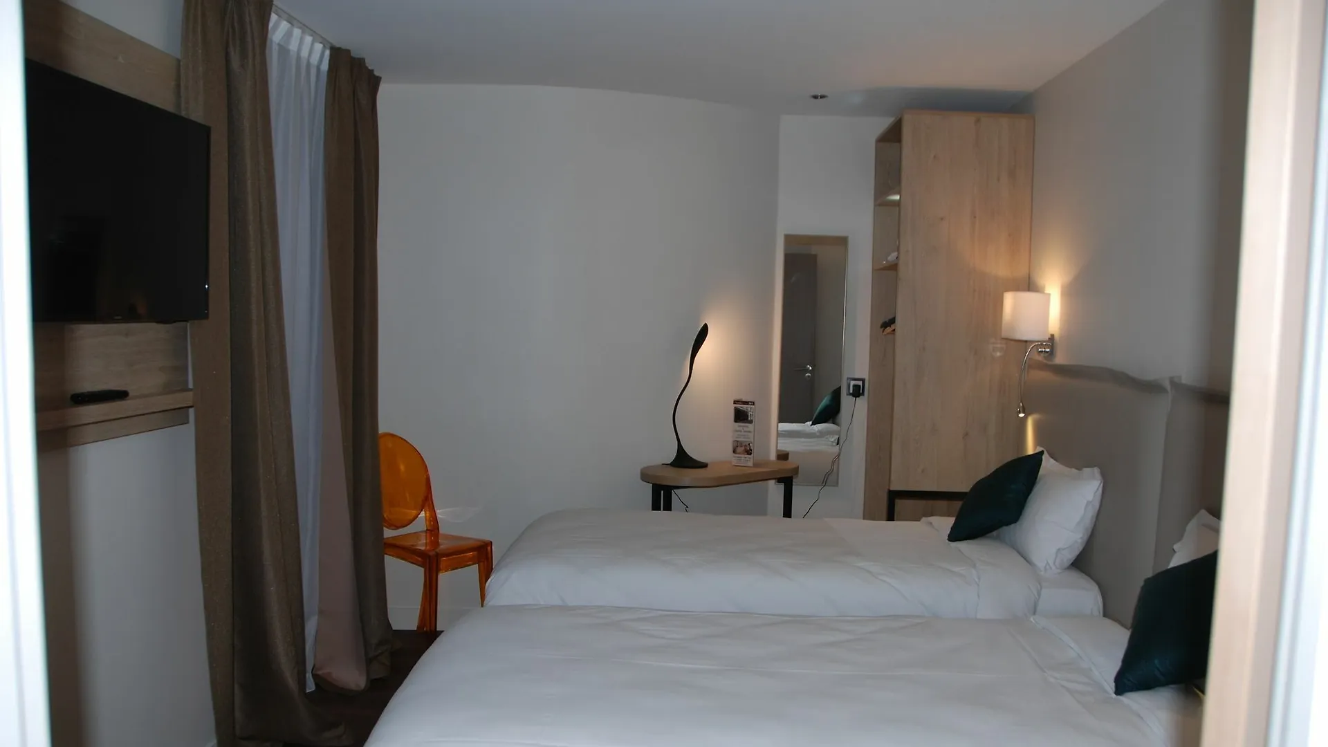 Hotel Courcelles Médéric Parigi