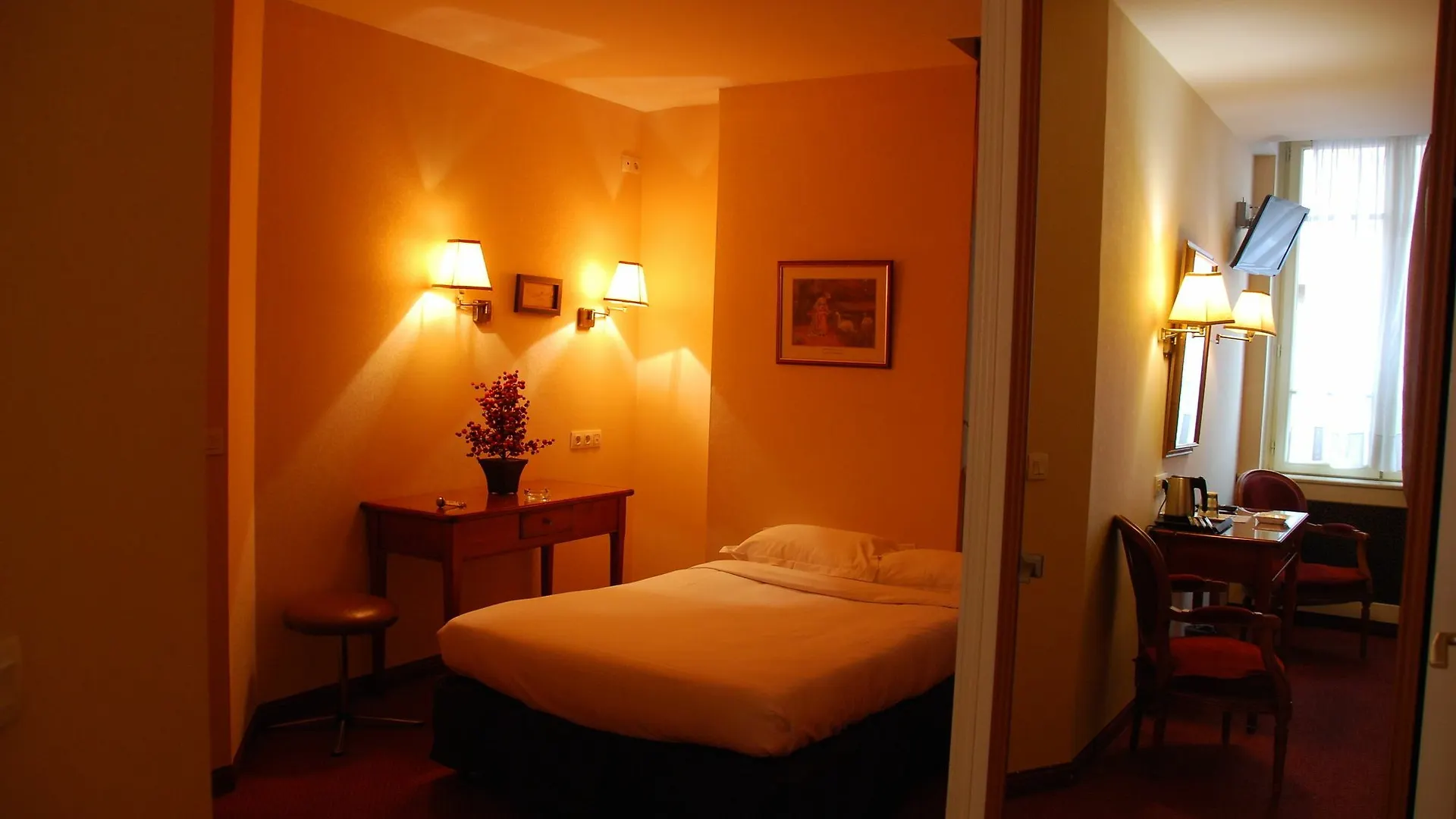 ***  Hotel Courcelles Médéric Parigi Francia