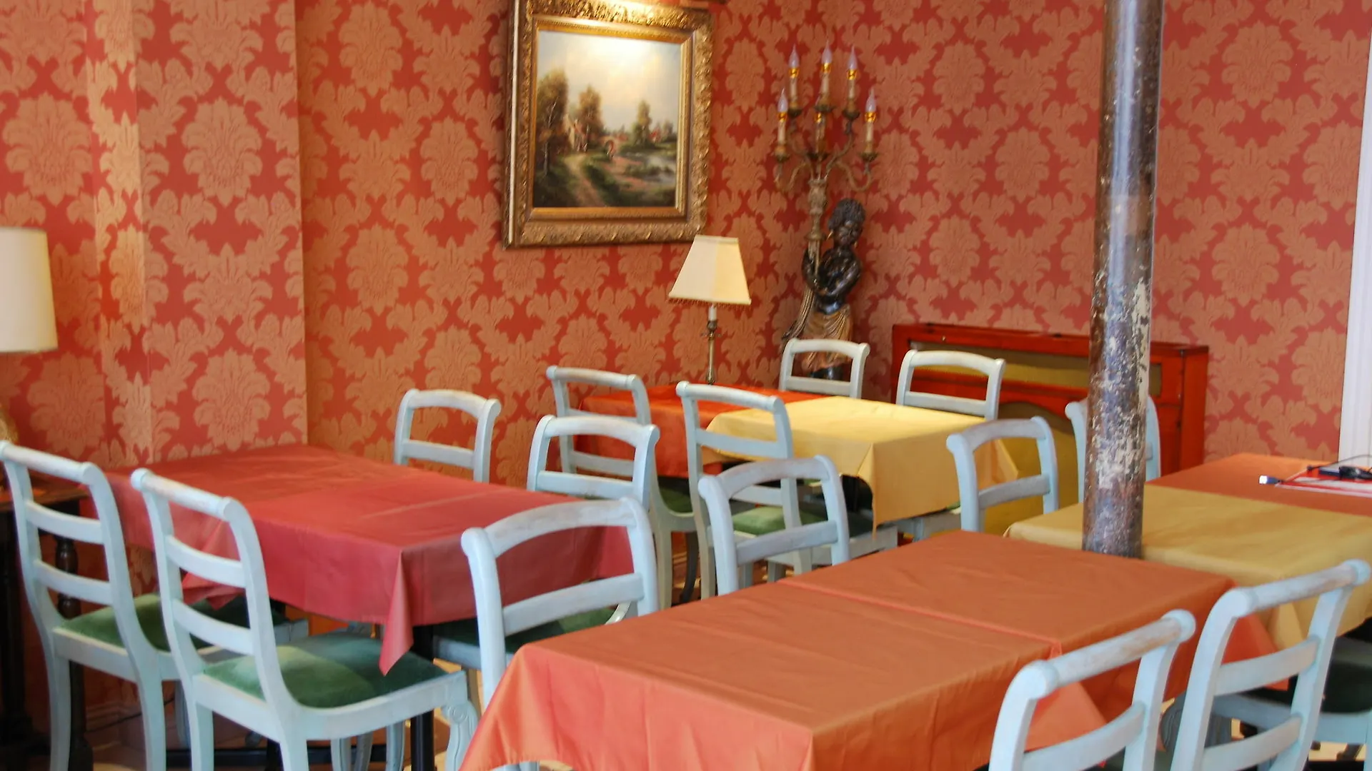 Hotel Courcelles Médéric Parigi
