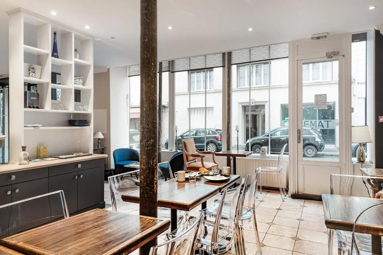 ***  Courcelles Mederic Hotel Paris France