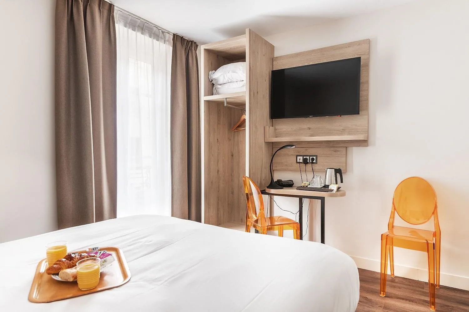 ***  Courcelles Mederic Hotel Paris France