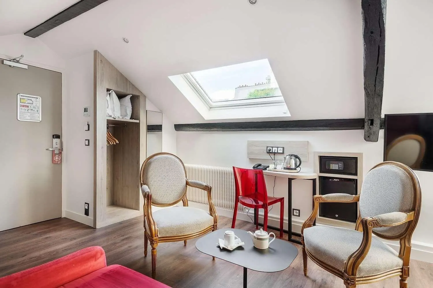 ***  Courcelles Mederic Hotel Paris France