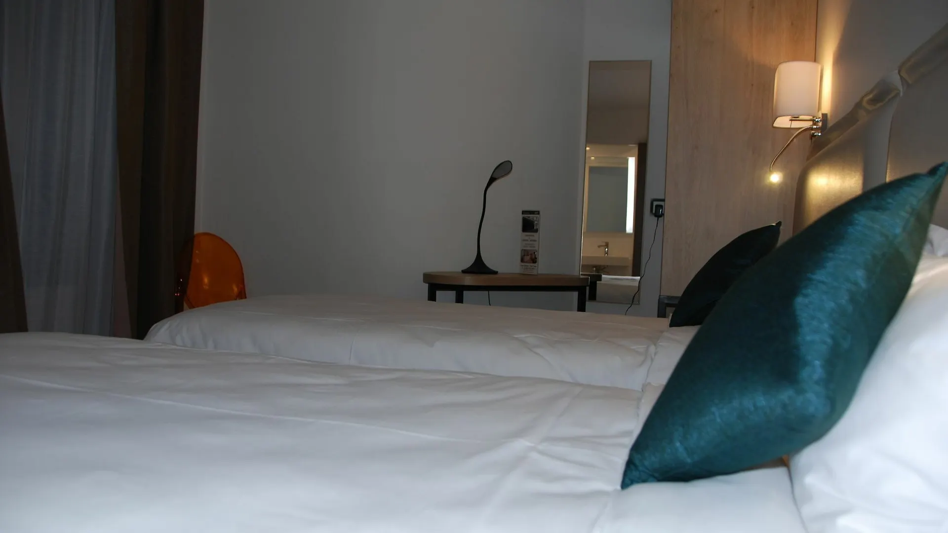 Courcelles Mederic Hotel Paris